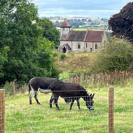 Отель Hedgehog Glamping Pod School House Farm Leighton  Экстерьер фото