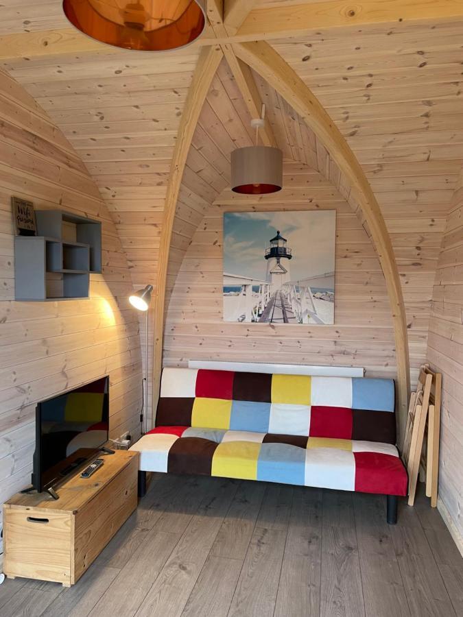 Отель Hedgehog Glamping Pod School House Farm Leighton  Экстерьер фото