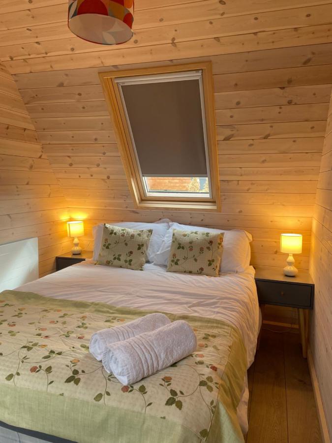 Отель Hedgehog Glamping Pod School House Farm Leighton  Экстерьер фото