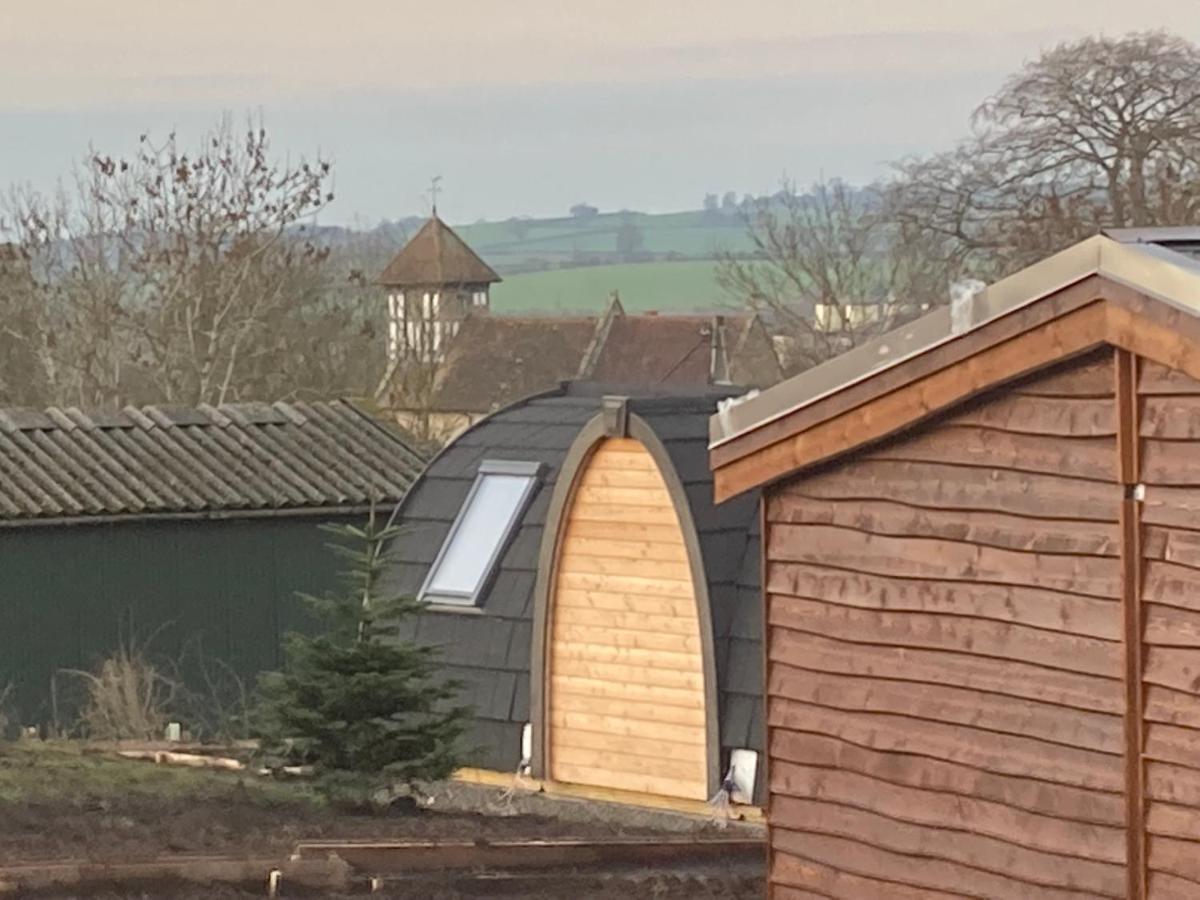 Отель Hedgehog Glamping Pod School House Farm Leighton  Экстерьер фото