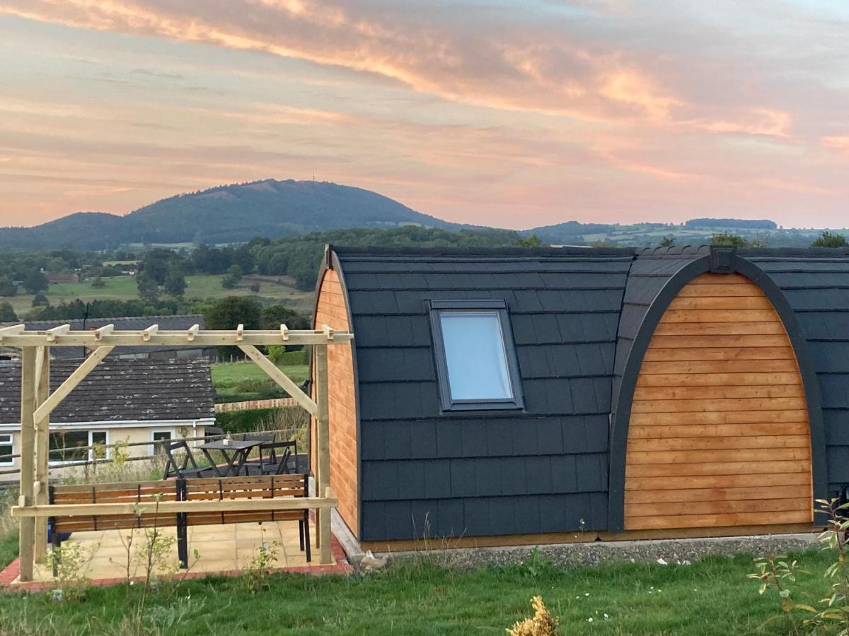 Отель Hedgehog Glamping Pod School House Farm Leighton  Экстерьер фото