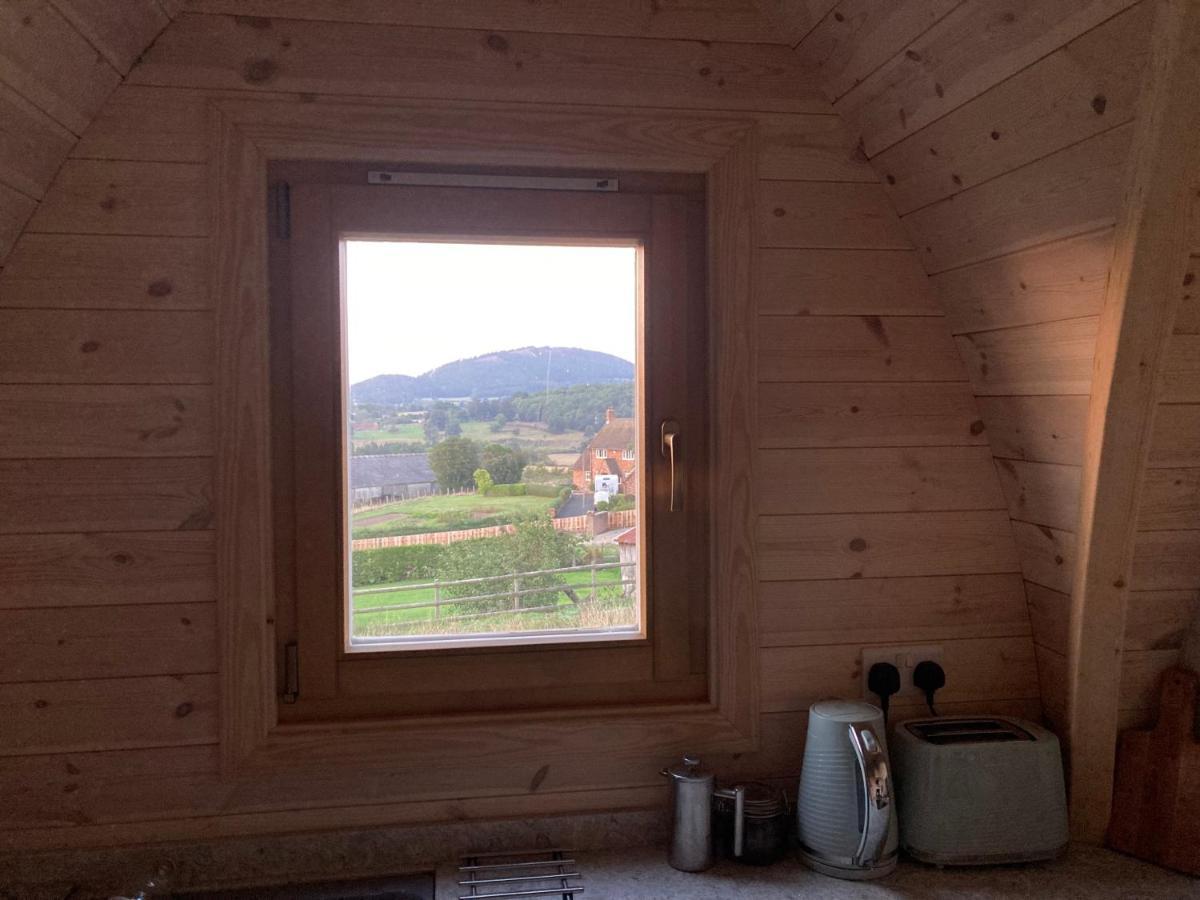 Отель Hedgehog Glamping Pod School House Farm Leighton  Экстерьер фото